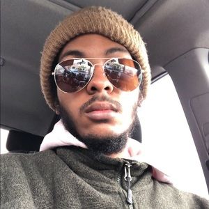 Meet your Posher, Synai Bowles